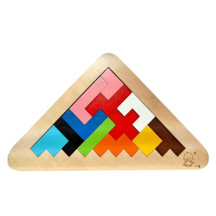 Тетрис дървен триъгълник подредени елементи