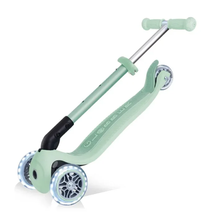 sgavaema eko trotinetka s 3 kolela GLOBBER JUNIOR FOLDABLE LIGHTS ECOLOGIC-tsvyat-pistachio (7)