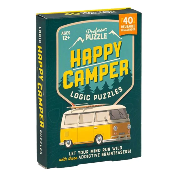 Кутия за комплект логически пъзели, озаглавена „Happy Camper“. Кутията е тъмно тюркоазено зелена и включва графика на жълт кемпер с бежов покрив и багажник на фона на тюркоазен цвят с дизайн на борови дървета. Текстът „Happy Camper“ е изписан на видно място с лек, кремав цвят, в удебелен шрифт без засечки. Надписите „Logic Puzzles“ и други детайли, свързани с пъзелите, също са видими. Илюстрацията е опростена и стилизирана, с класически винтидж или ретро естетика. Светлите цветове и земните тонове създават весела и приветлива атмосфера. Кутията е представена в центриран изглед, показващ всички страни. Общият стил е игрив и привлекателен, подходящ за комплект пъзели, предназначен както за деца, така и за възрастни, които обичат логически предизвикателства.